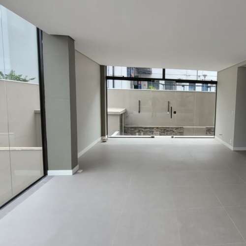 Sala Comercial Av. Borges com Sacada