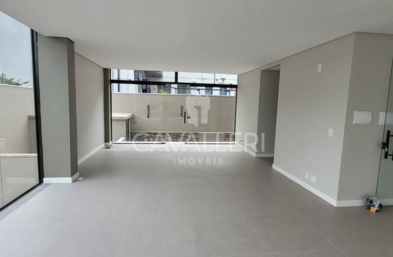 Sala Comercial Av. Borges com Sacada